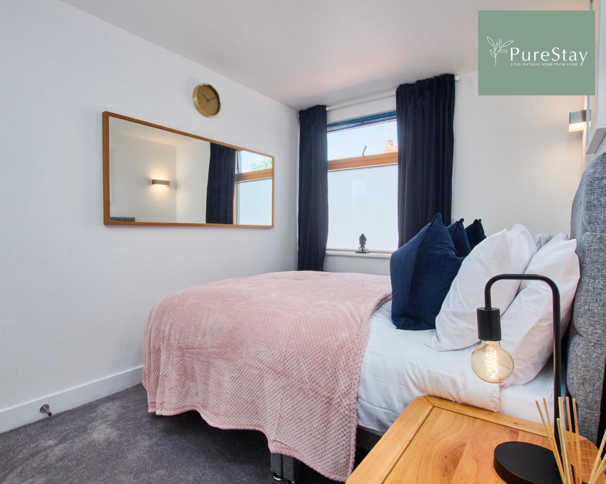 Beautiful Four Bed House By Purestay Short Lets & Serviced Accommodation Coventry With Parking エクステリア 写真