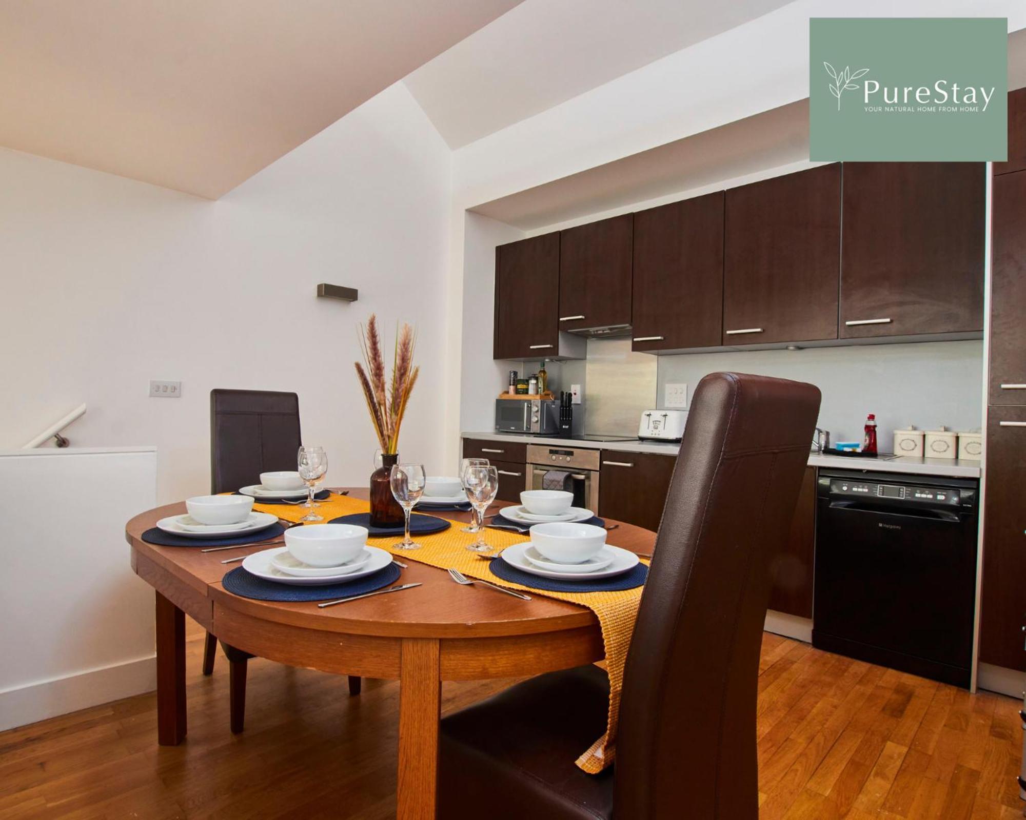 Beautiful Four Bed House By Purestay Short Lets & Serviced Accommodation Coventry With Parking エクステリア 写真