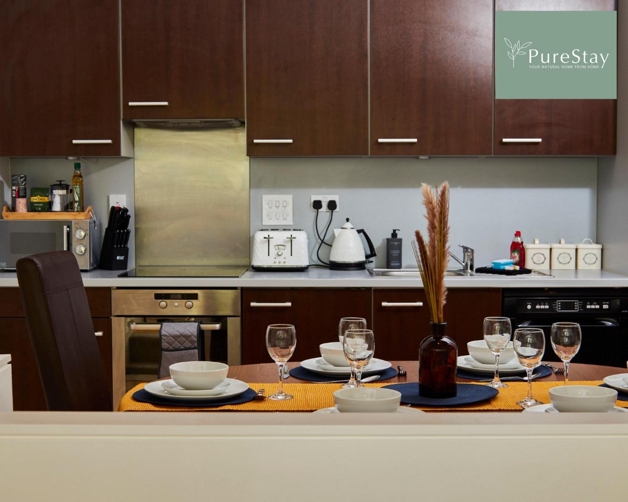Beautiful Four Bed House By Purestay Short Lets & Serviced Accommodation Coventry With Parking エクステリア 写真