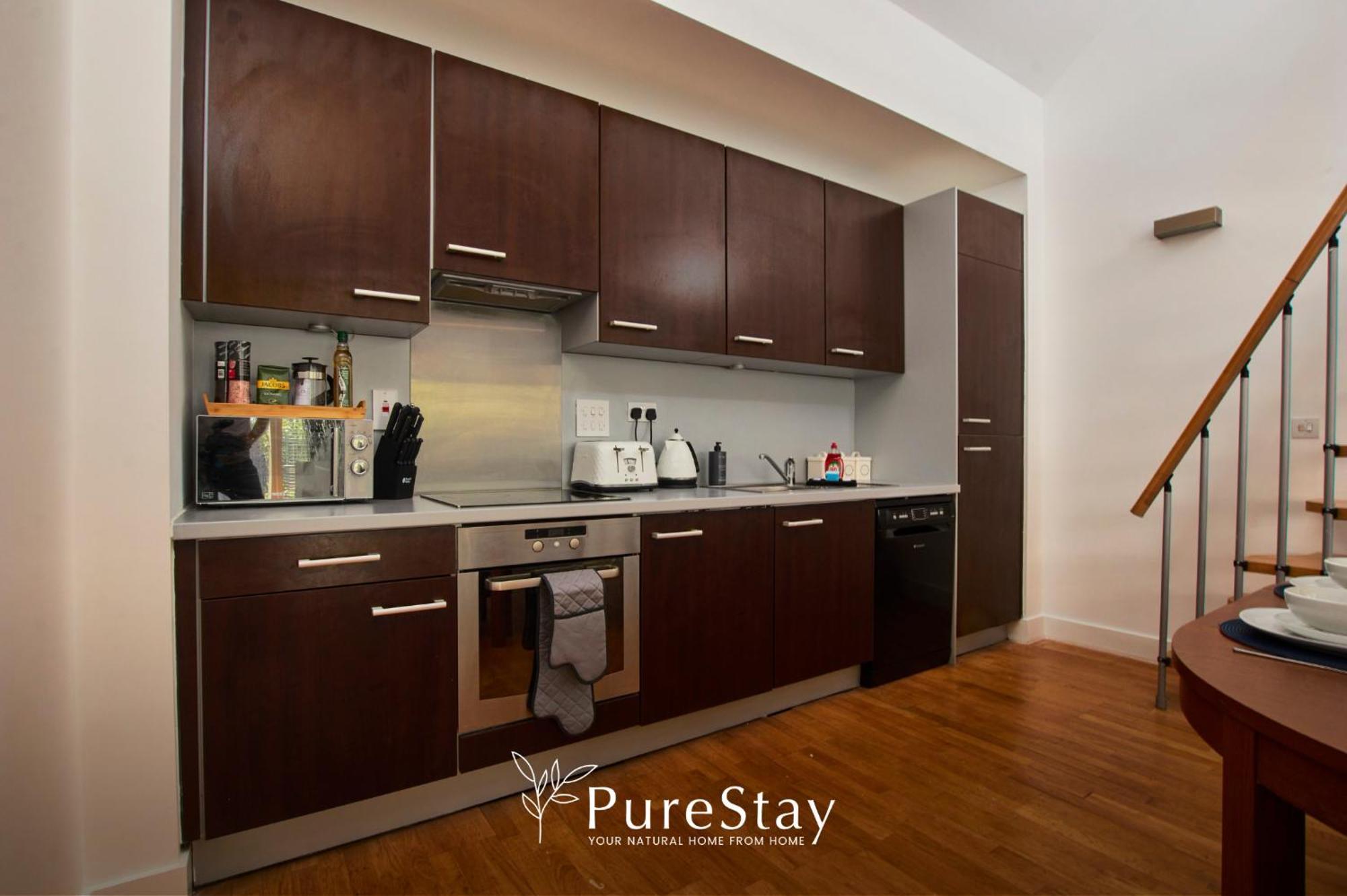 Beautiful Four Bed House By Purestay Short Lets & Serviced Accommodation Coventry With Parking エクステリア 写真